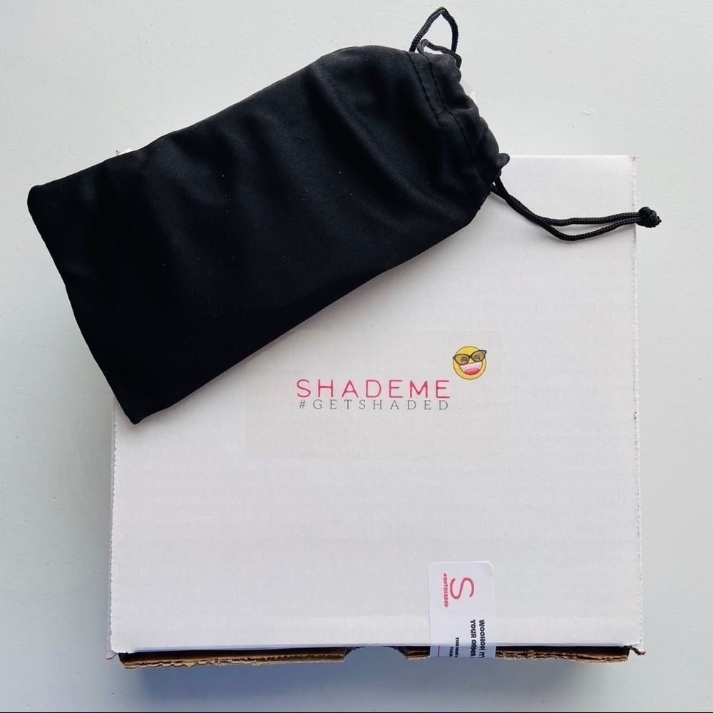 B26-2: DARK Green Butterfly Wing Sunglasses - Picture 4 of 4